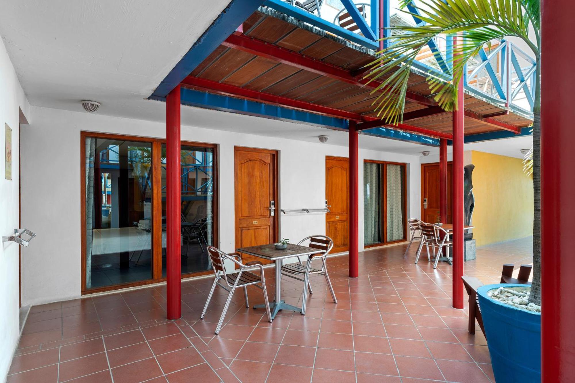 The Ritz Village (Adults Only) Willemstad Esterno foto